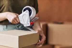 Efficient packing and sealing process for logistics and shipping in China Vast Logistics.